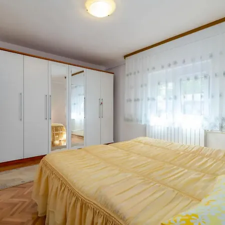 Apartment Melita Und Lara Trogir